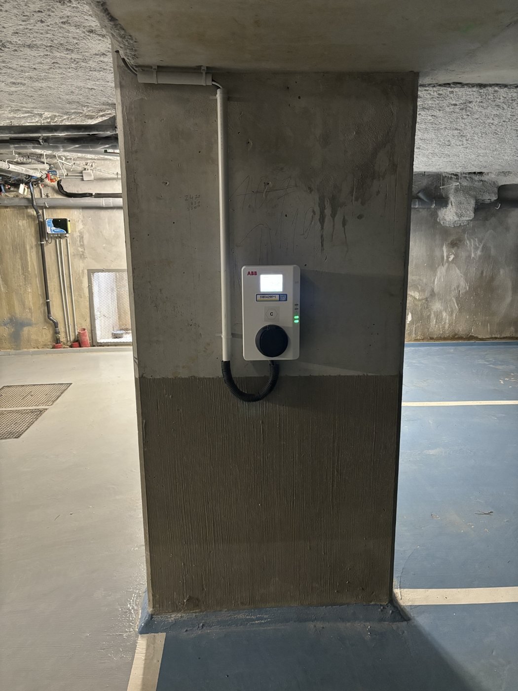 Borne de recharge ABB installée par SVE BORNE à Aulnay-sous-Bois