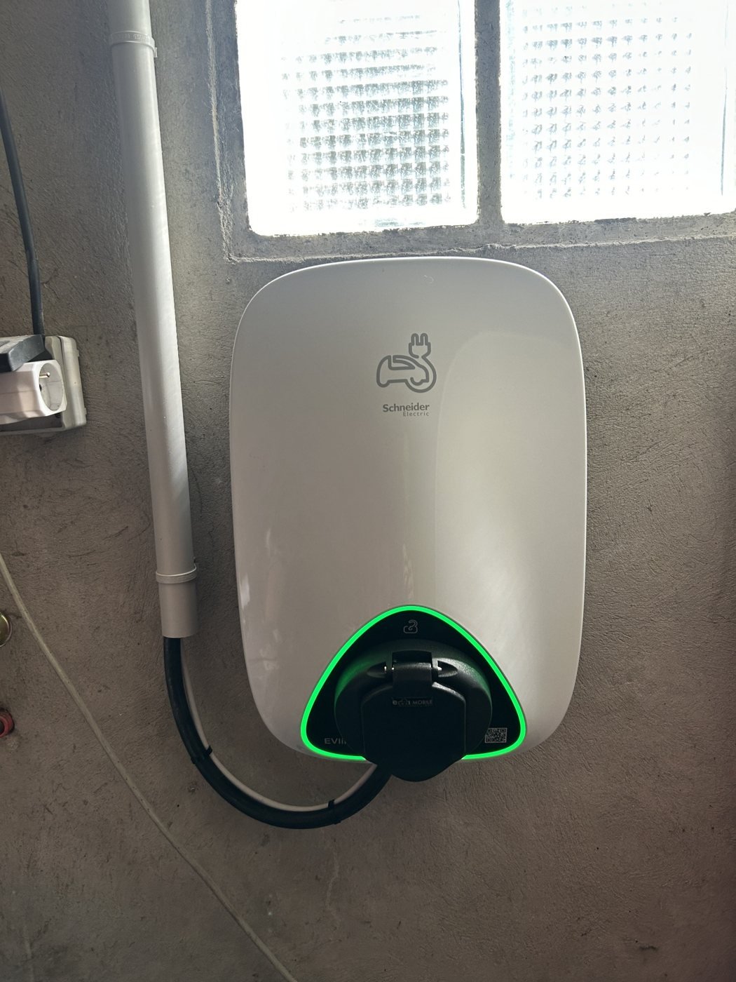Borne de recharge Schneider installée par SVE BORNE à Chelles