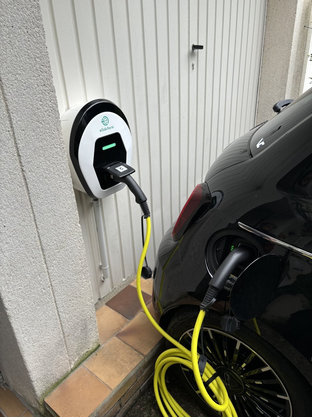 Borne de recharge eProWallbox Move installée par SVE BORNE à Champs-sur-Marne