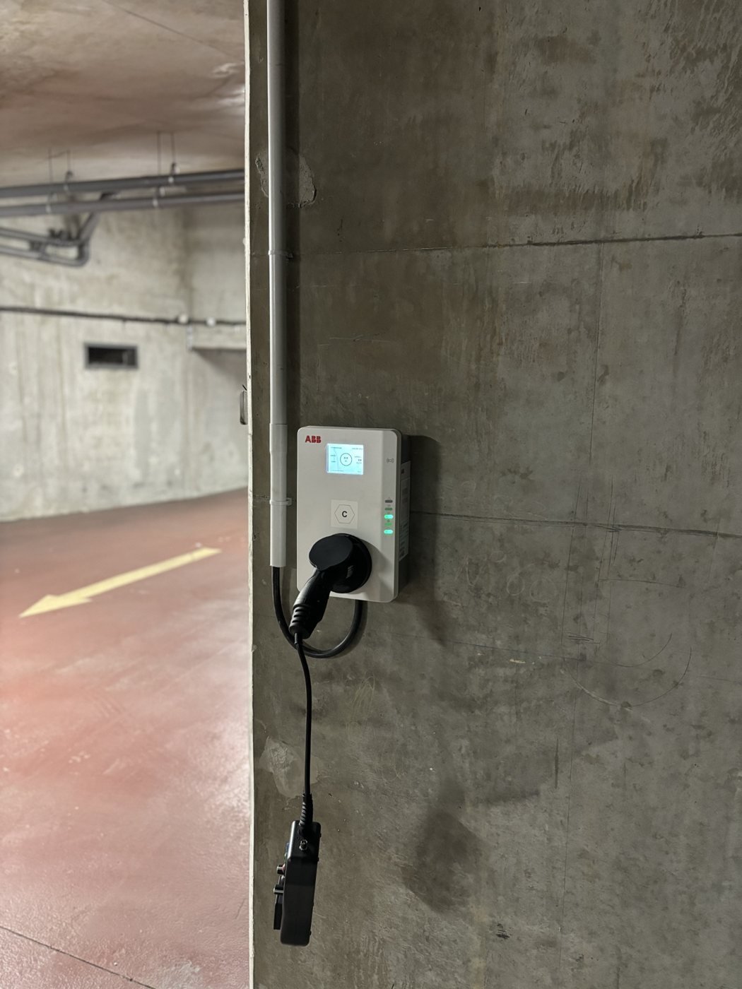 Borne de recharge ABB installée par SVE BORNE à Livry-Gargan