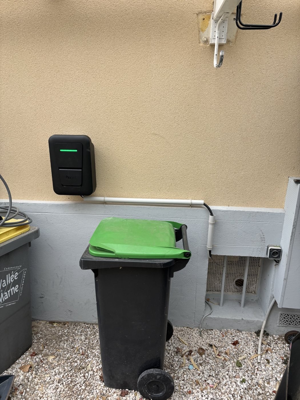 Borne Hager installée par SVE BORNE chez un particulier au Perreux-sur-Marne