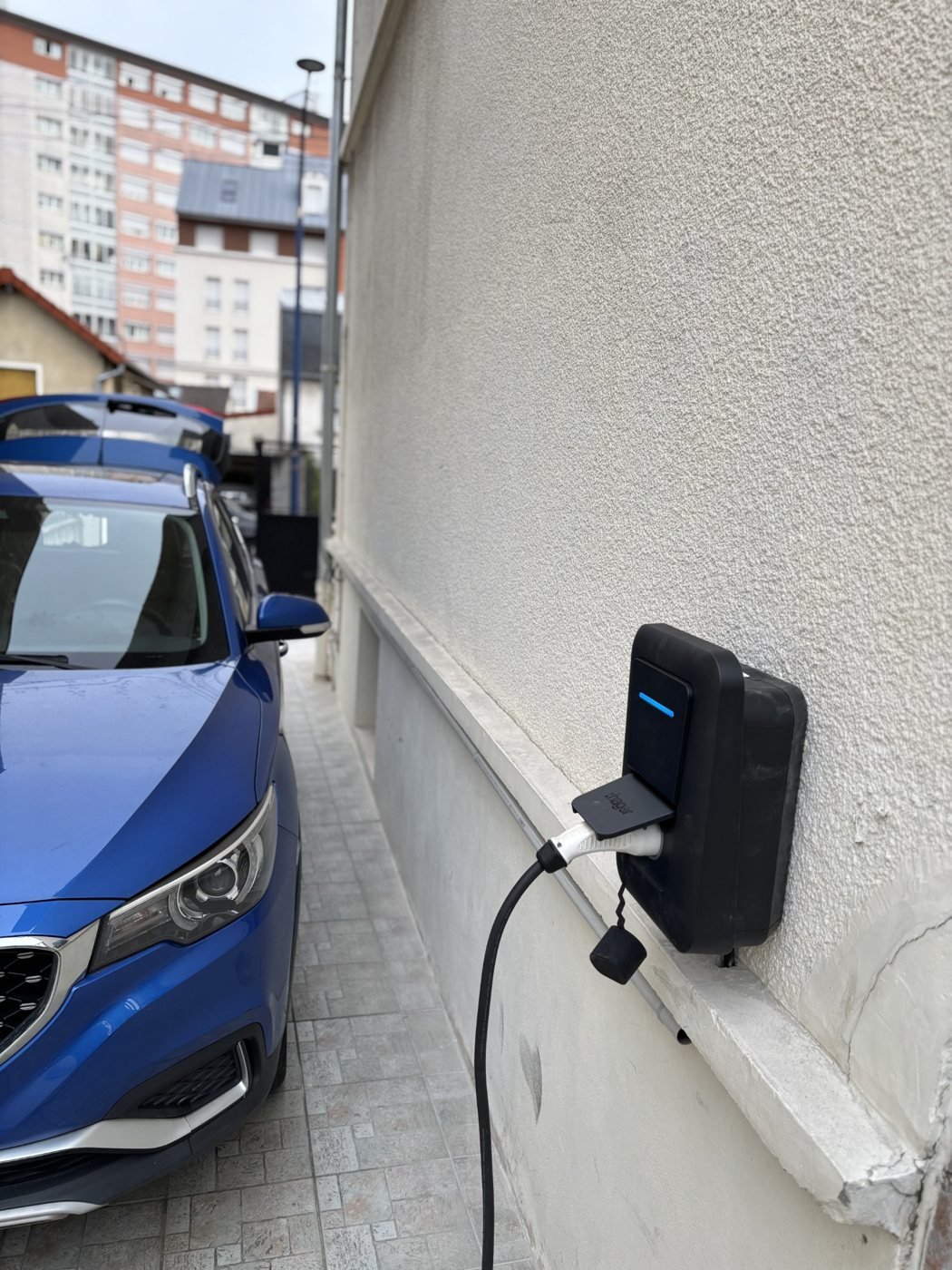 Borne de recharge Hager installée par SVE BORNE à Rosny-sous-Bois