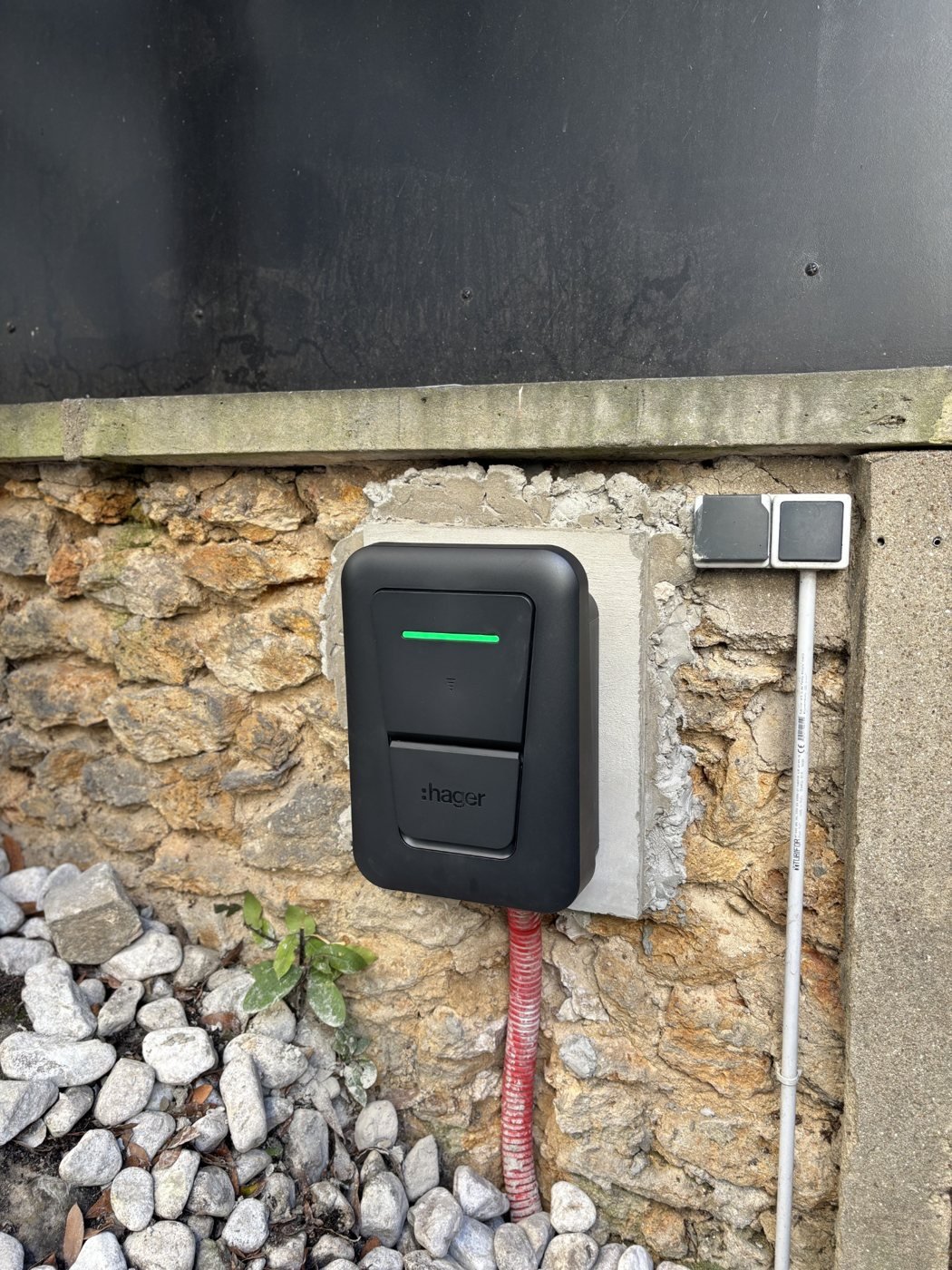 Borne de recharge Hager installée par SVE BORNE à Vincennes